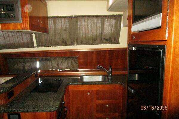 Cruisers Yachts 415 Express Yacht For Sale