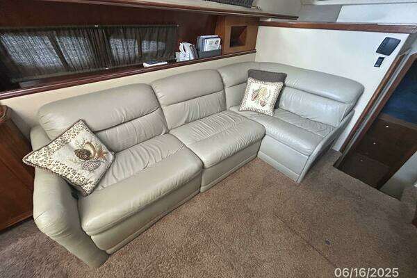 Cruisers Yachts 415 Express Yacht For Sale