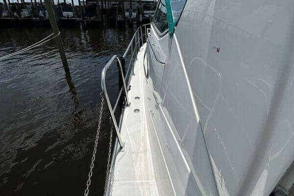 Cruisers Yachts 415 Express Yacht For Sale