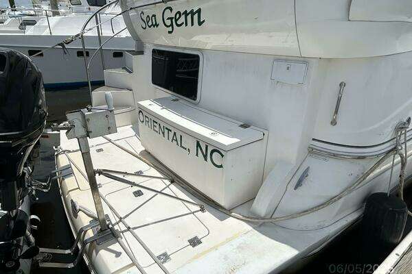 Cruisers Yachts 415 Express Yacht For Sale