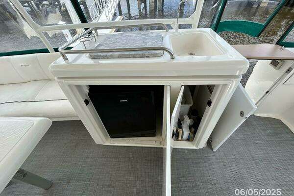 Cruisers Yachts 415 Express Yacht For Sale