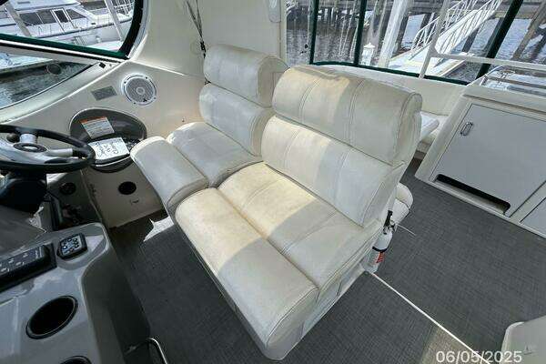 Cruisers Yachts 415 Express Yacht For Sale