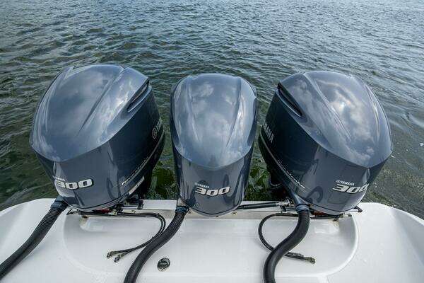 Bahama CC Yacht For Sale