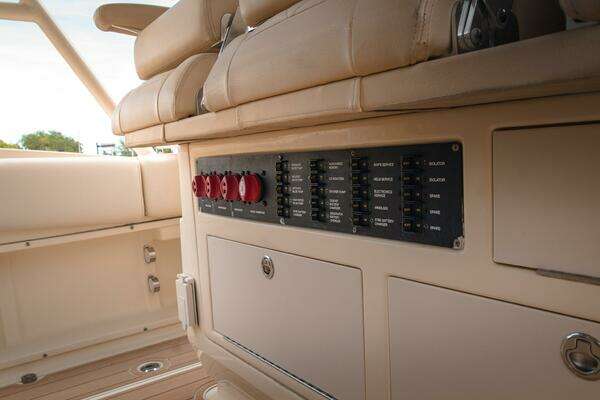 Chris-Craft Catalina 34 Yacht For Sale