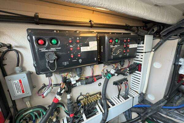 Sea Ray 440 Sundancer Yacht For Sale