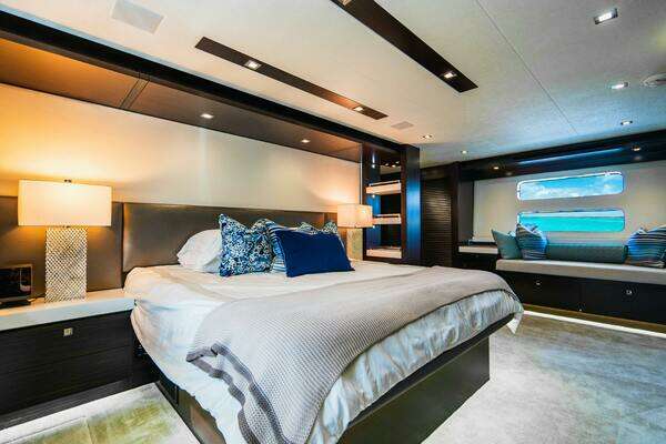 Hatteras Hatteras M90 Yacht For Sale