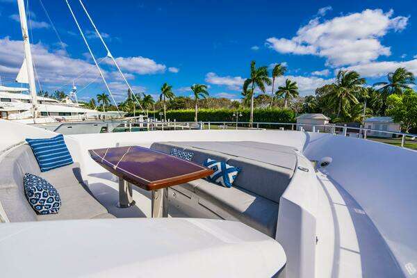 Hatteras Hatteras M90 Yacht For Sale