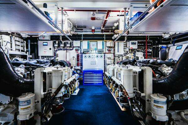 Hatteras Hatteras M90 Yacht For Sale