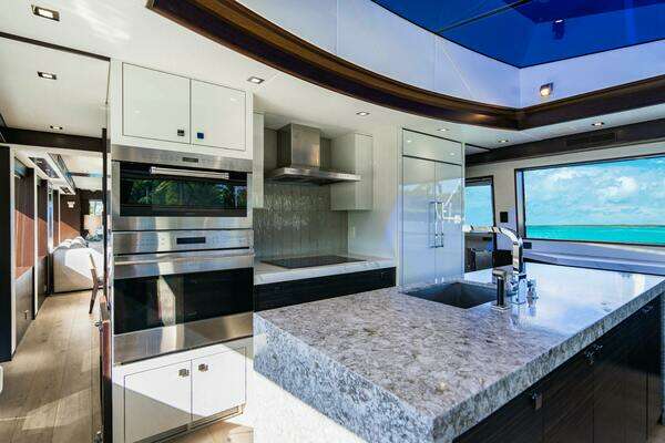 Hatteras Hatteras M90 Yacht For Sale
