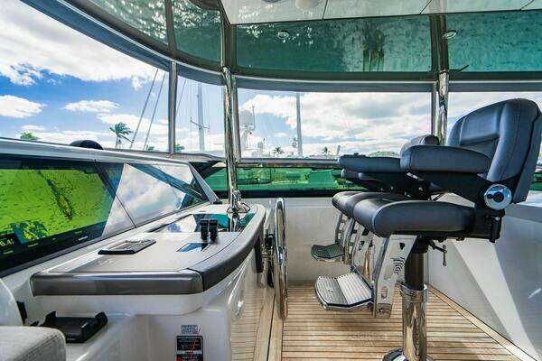 Hatteras Hatteras M90 Yacht For Sale