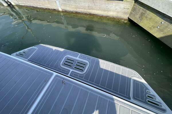 Sea Ray 320 Sundancer Yacht For Sale