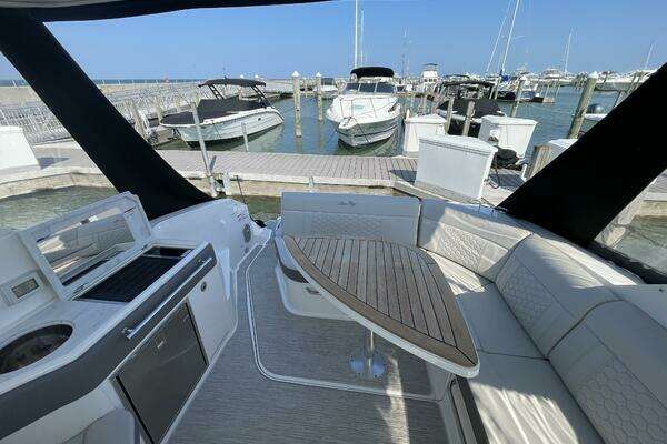 Sea Ray 320 Sundancer Yacht For Sale