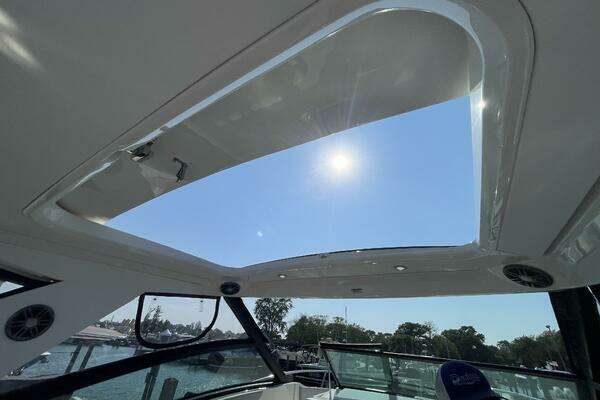 Sea Ray 320 Sundancer Yacht For Sale