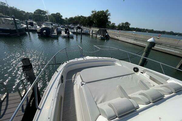 Sea Ray 320 Sundancer Yacht For Sale