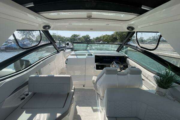 Sea Ray 320 Sundancer Yacht For Sale