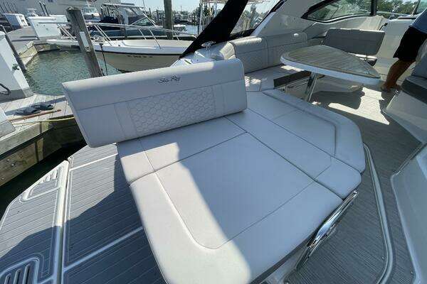 Sea Ray 320 Sundancer Yacht For Sale