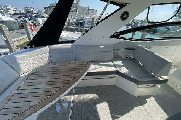 Sea Ray 320 Sundancer Yacht For Sale