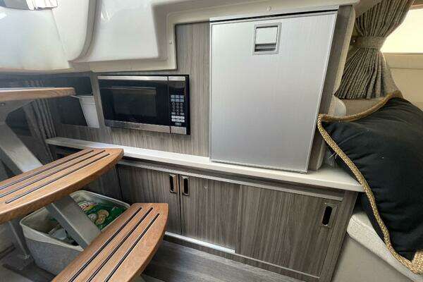 Sea Ray 320 Sundancer Yacht For Sale