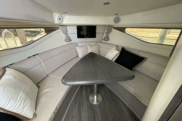 Sea Ray 320 Sundancer Yacht For Sale