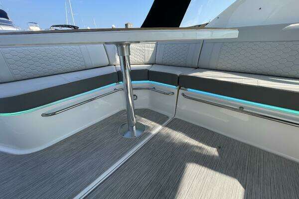 Sea Ray 320 Sundancer Yacht For Sale