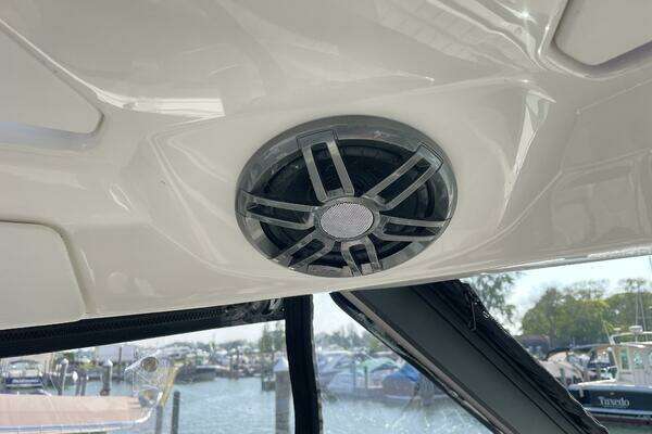 Sea Ray 320 Sundancer Yacht For Sale