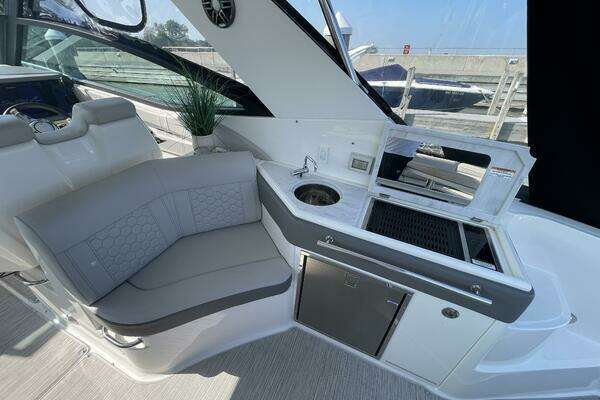 Sea Ray 320 Sundancer Yacht For Sale