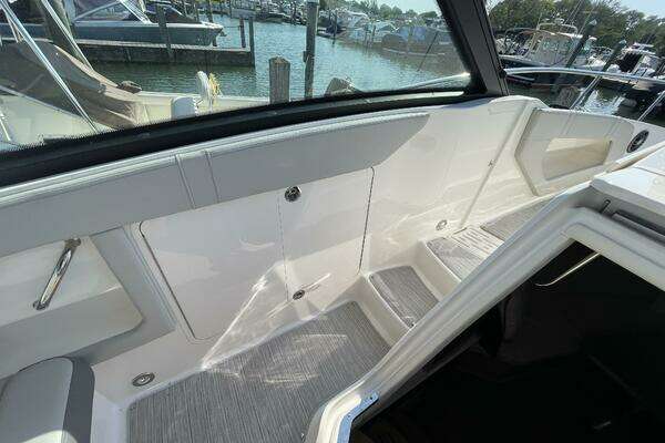 Sea Ray 320 Sundancer Yacht For Sale
