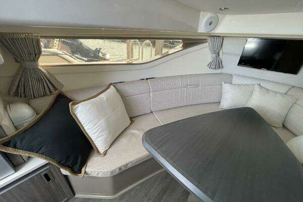 Sea Ray 320 Sundancer Yacht For Sale