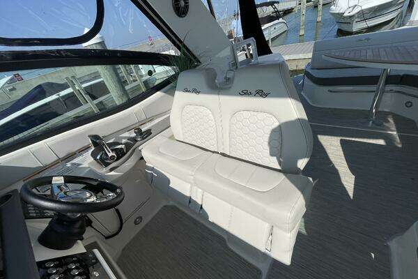 Sea Ray 320 Sundancer Yacht For Sale