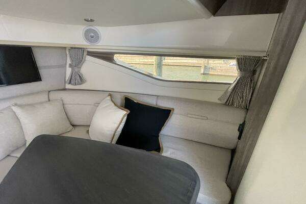 Sea Ray 320 Sundancer Yacht For Sale