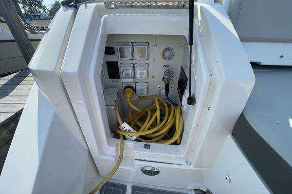 Sea Ray 320 Sundancer Yacht For Sale