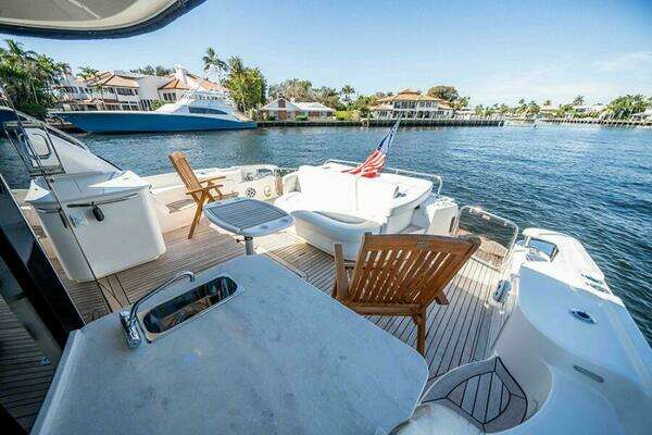 Sea Ray 610 Sundancer Yacht For Sale