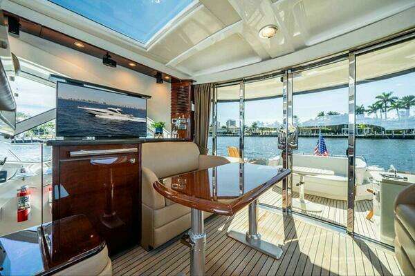 Sea Ray 610 Sundancer Yacht For Sale