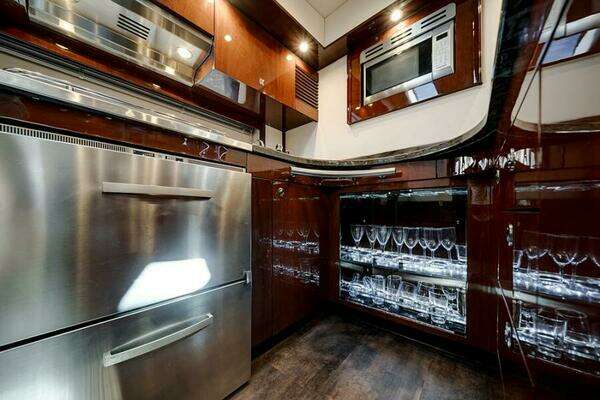 Sea Ray 610 Sundancer Yacht For Sale