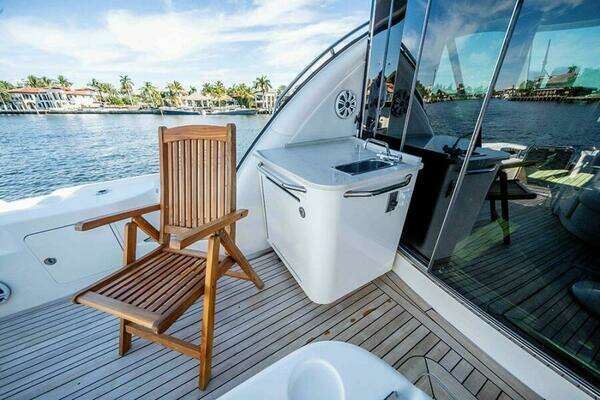 Sea Ray 610 Sundancer Yacht For Sale