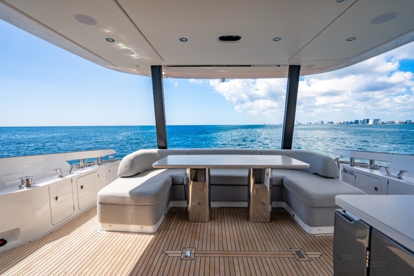 EFFORTLESS 68ft Azimut Yacht For Sale