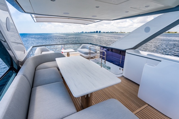 EFFORTLESS 68ft Azimut Yacht For Sale