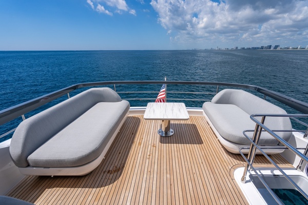 EFFORTLESS 68ft Azimut Yacht For Sale