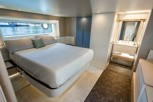 Azimut Fly 68 Yacht For Sale