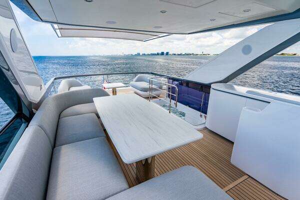 Azimut Fly 68 Yacht For Sale