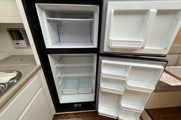 Deep Blues 37ft Carver Yacht For Sale