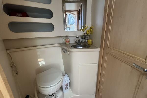 Deep Blues 37ft Carver Yacht For Sale