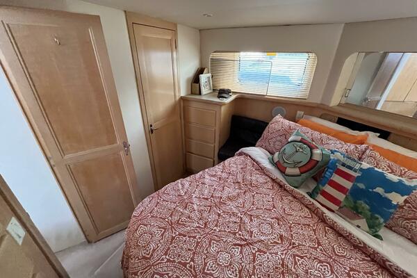 Deep Blues 37ft Carver Yacht For Sale