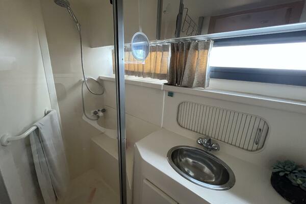 Deep Blues 37ft Carver Yacht For Sale