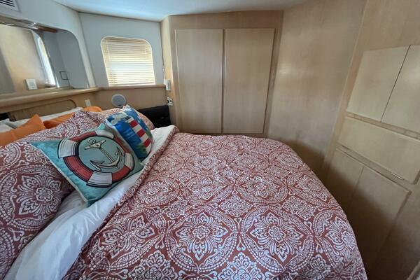 Deep Blues 37ft Carver Yacht For Sale