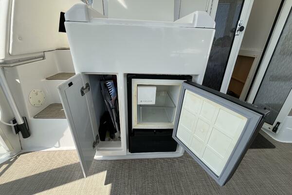 Deep Blues 37ft Carver Yacht For Sale