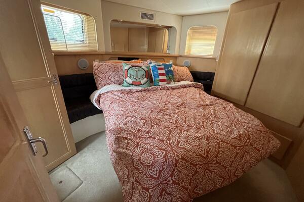 Deep Blues 37ft Carver Yacht For Sale