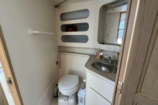 Deep Blues 37ft Carver Yacht For Sale