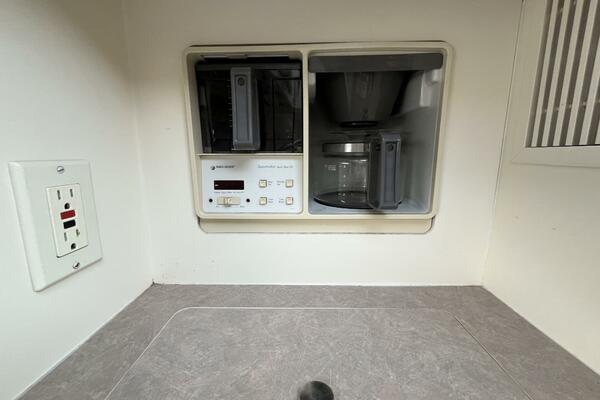 Deep Blues 37ft Carver Yacht For Sale