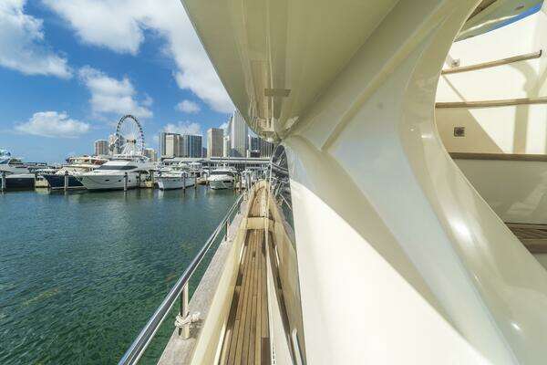 Azimut Flybridge Yacht For Sale